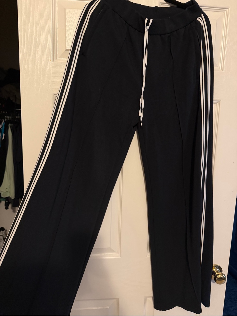 ALO Yoga Black Joggers with White Drawcord - Picture 2 of 6